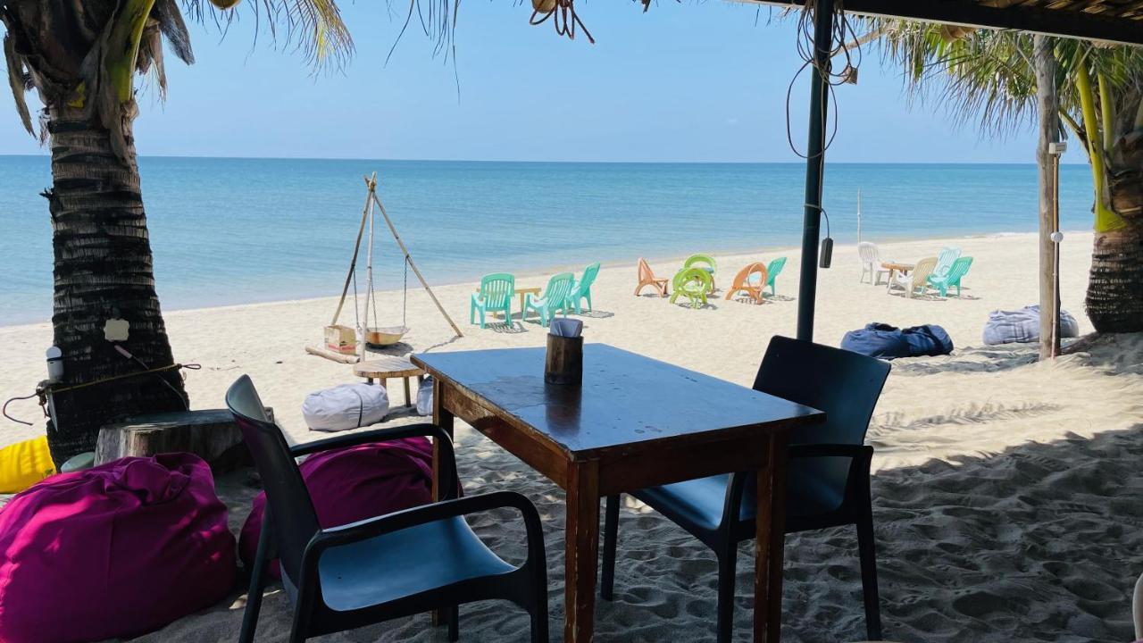 Footprints Beach Resort Agpudlos Extérieur photo