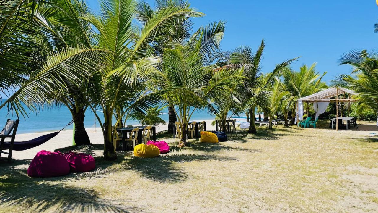 Footprints Beach Resort Agpudlos Extérieur photo