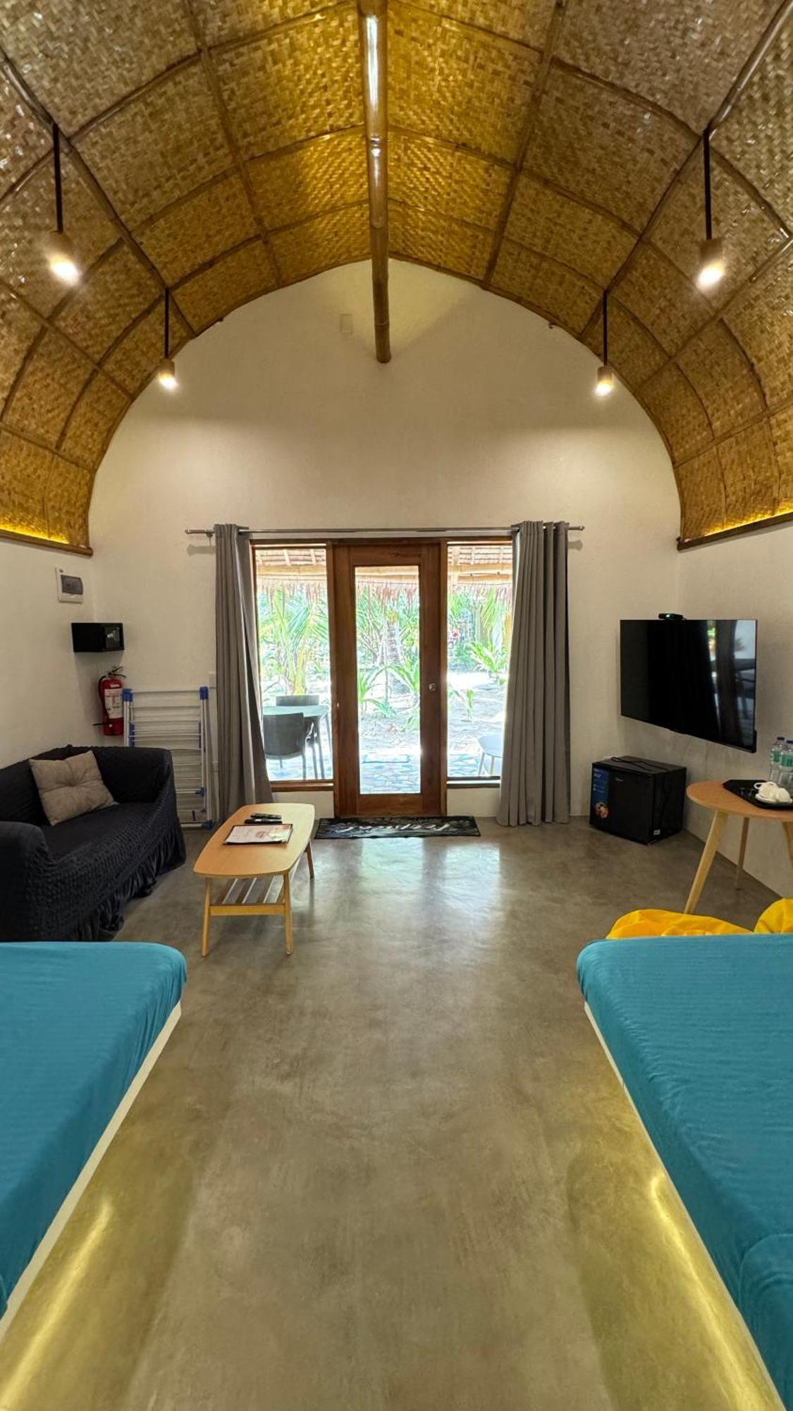 Footprints Beach Resort Agpudlos Extérieur photo