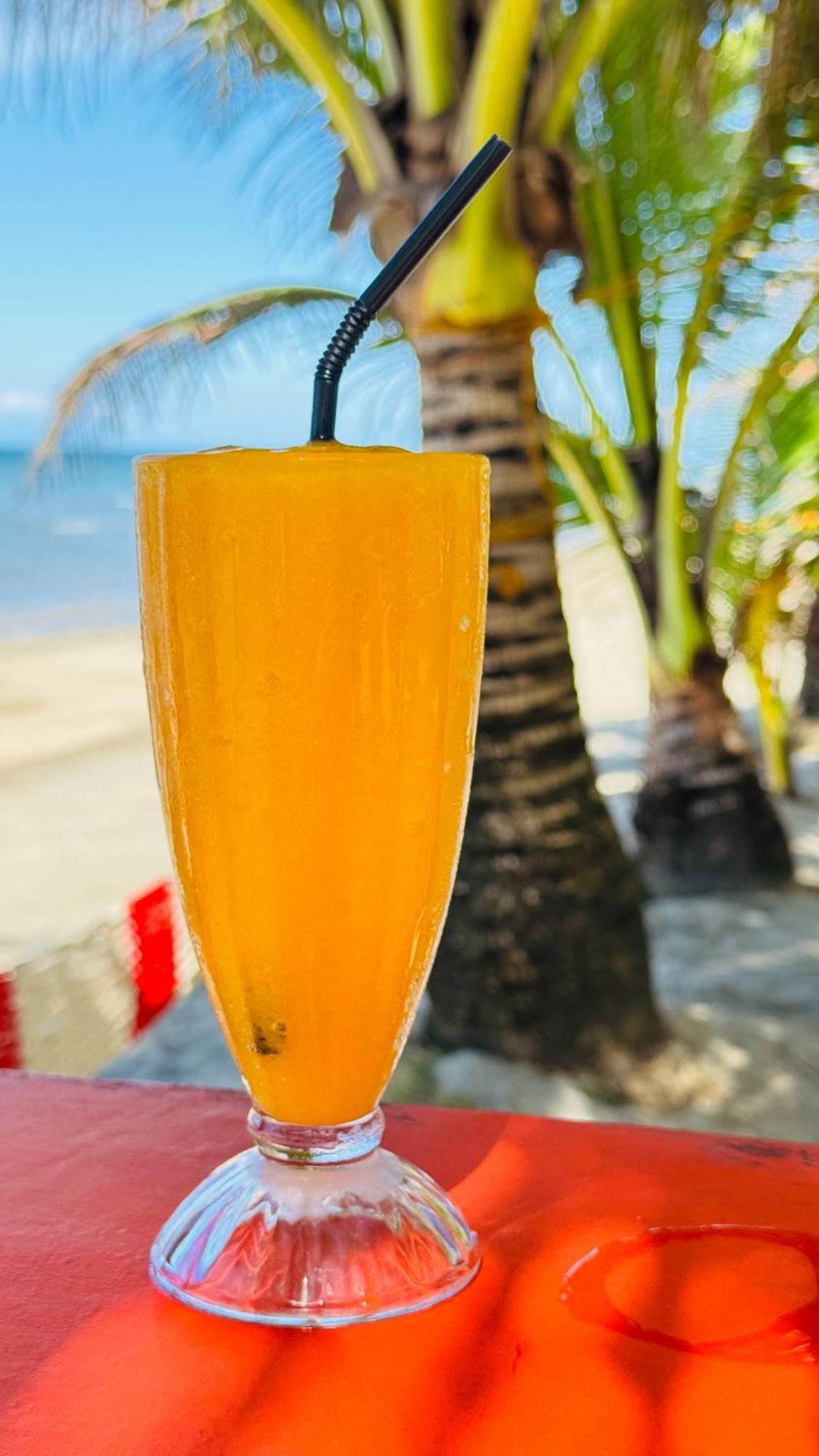 Footprints Beach Resort Agpudlos Extérieur photo