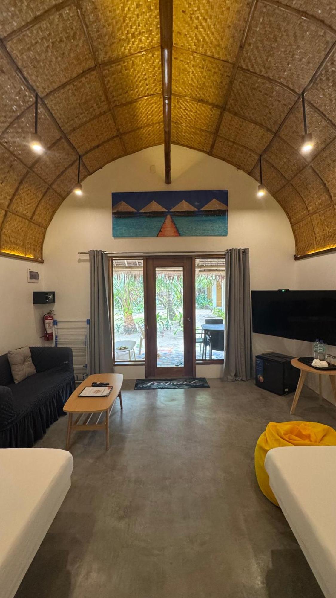Footprints Beach Resort Agpudlos Extérieur photo