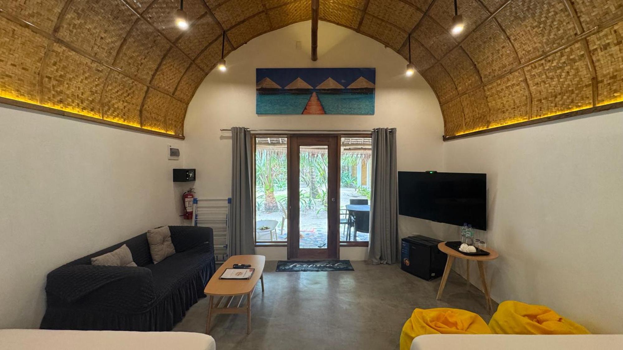 Footprints Beach Resort Agpudlos Extérieur photo